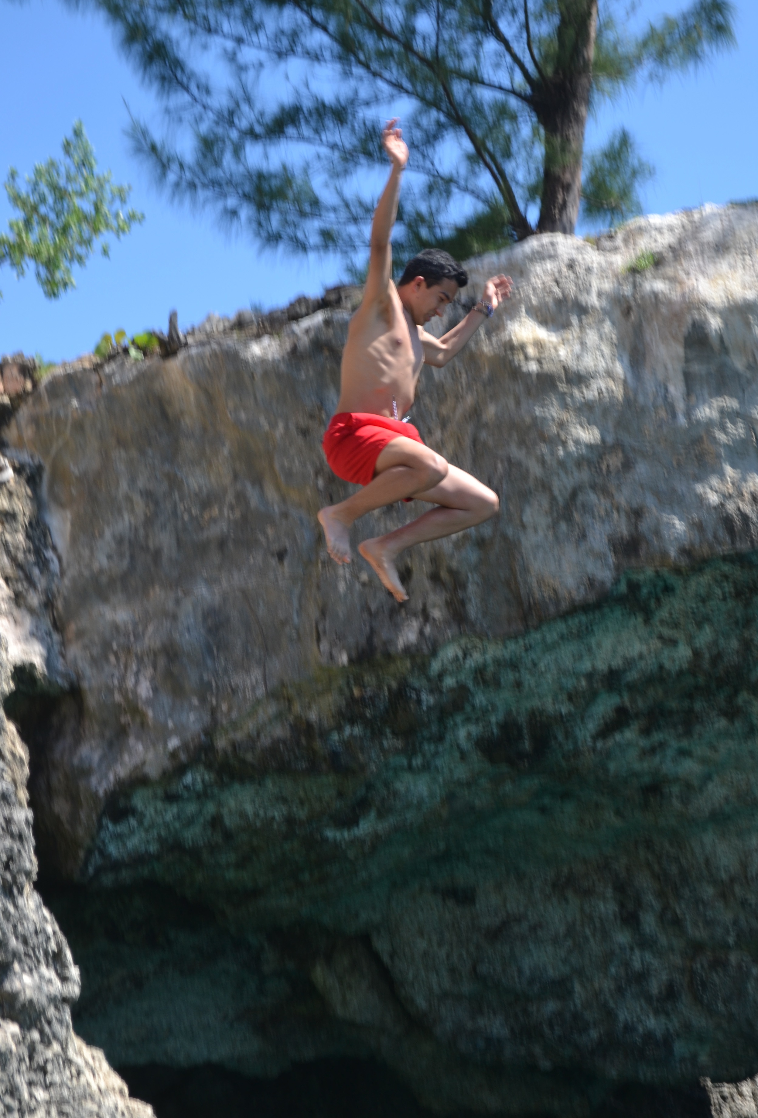 Saltando de bien alto